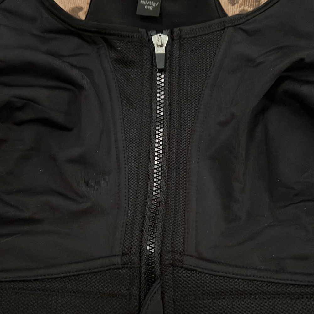 🐷 🆕 Arabella Front Zip Sports Bra 🐷 - Picture 2 of 11